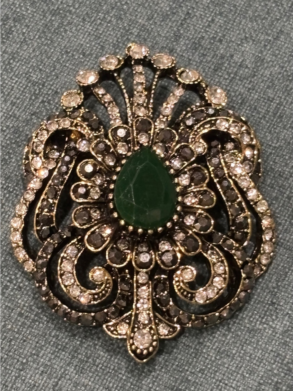 2 in One Vintage Style Emerald Green Crystal Brooch Pin / Pendant Necklace